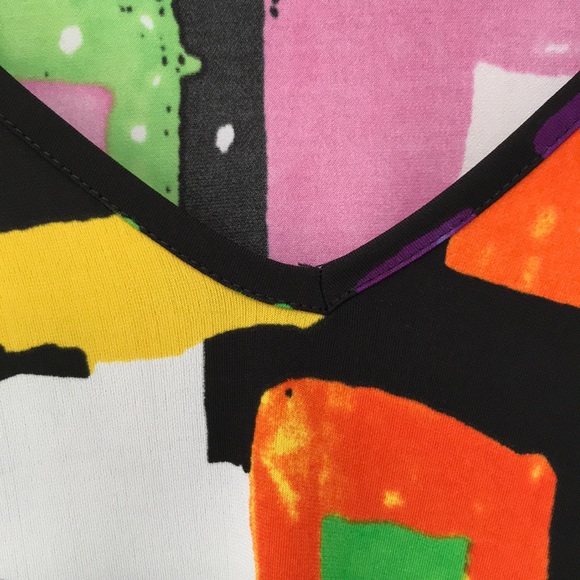 V-Neck Colorful Lior Top - Picture 5 of 5